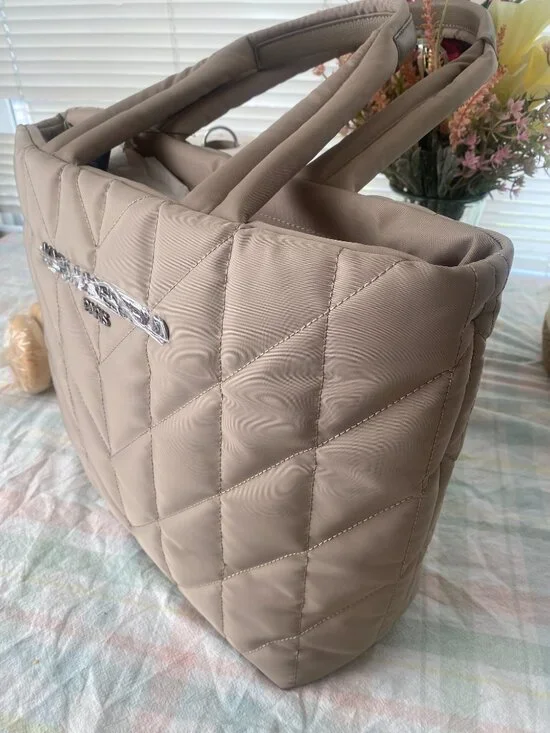 Karl Lagerfield Quitled Tote Bag - Picture 9 of 9